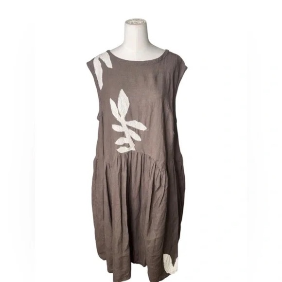TINA GIVENS | Julia Brown 100% Linen Dress with Appliqués - Picture 5 of 7